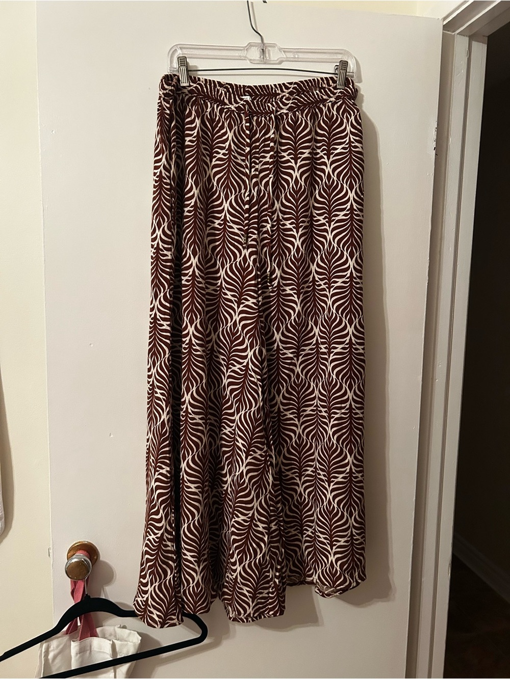 Women's Brown and Cream Printed Flowy Pants
